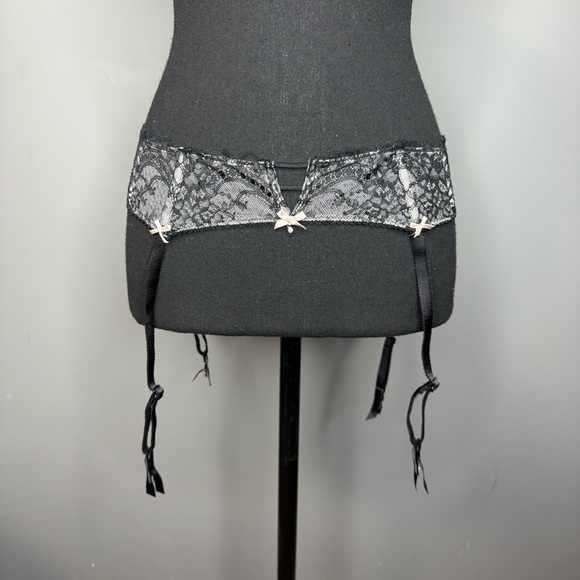 Victoria's Secret Black and White Lace Lingerie - Picture 1 of 5